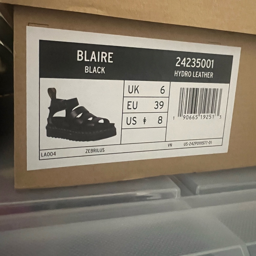Dr. Martens Black Strappy Sandals Blaire platform NWT - Picture 4 of 6